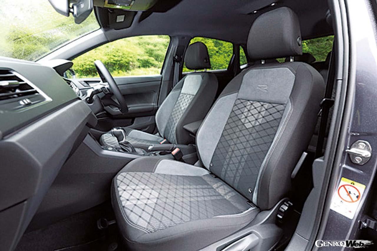 ボディサイズ的に当然広々してはいないが、堅実で誠実な作りのシート。