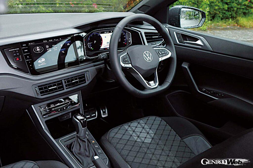 10.25インチ大型TFT液晶ディスプレイが特徴的なコクピット。全グレードに採用されている。センターのタッチスクリーンも9.2インチと大型だ。