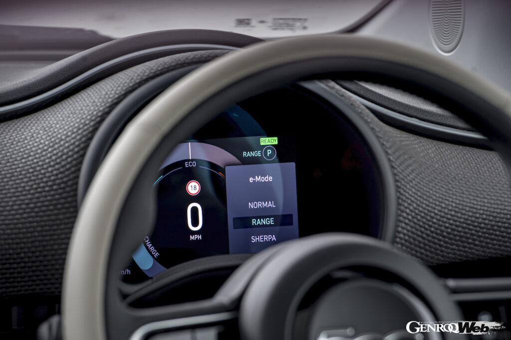 新型フィアット500のメーターディスプレイ