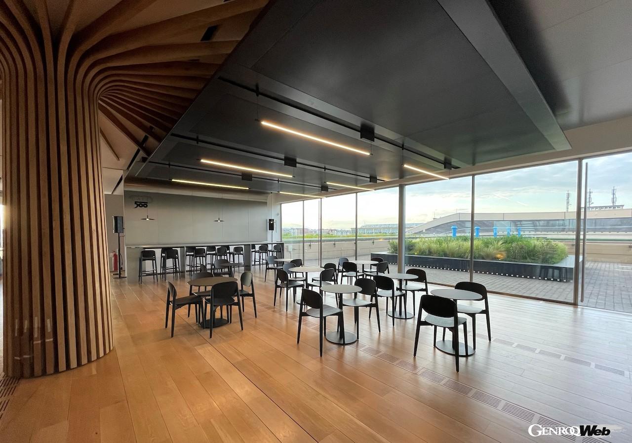 フィアット500カフェの内観イメージ