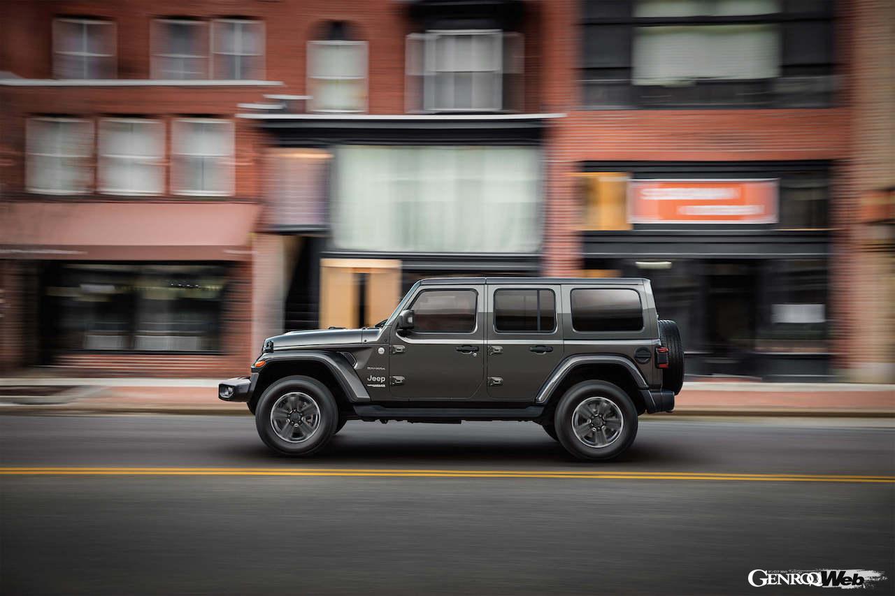 ジープ ラングラー アンリミテッドのサイドビュー
