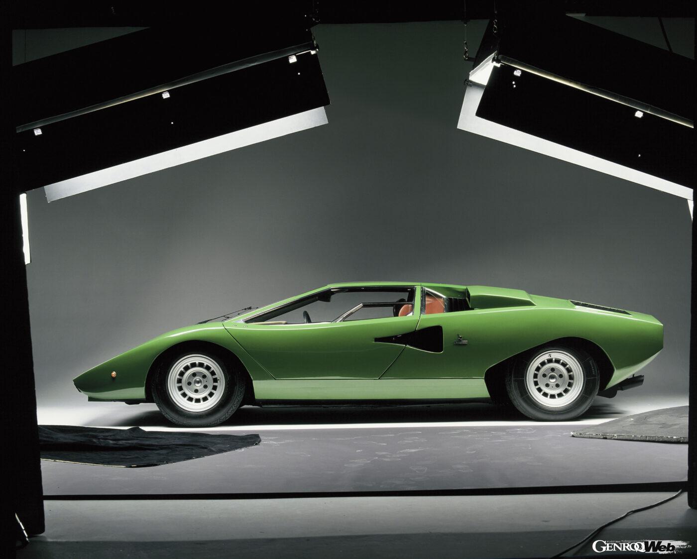 ランボルギーニ カウンタック LP 400のサイドビュー