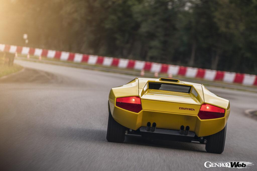 再製作されたランボルギーニ カウンタック LP500のリヤビュー
