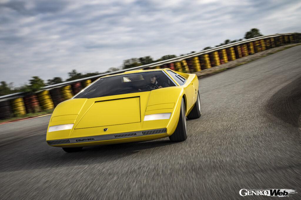 再製作されたランボルギーニ カウンタック LP500のフロントビュー
