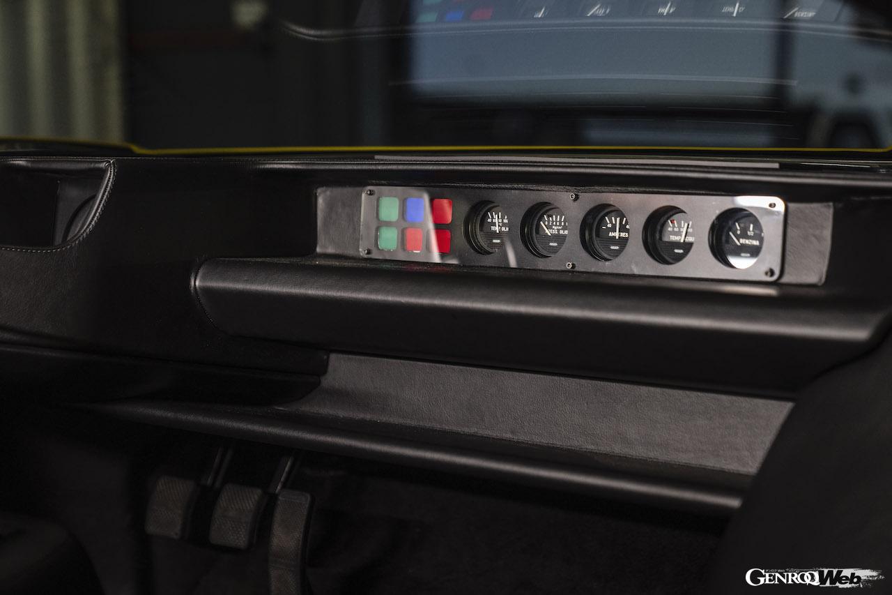 再製作されたランボルギーニ カウンタック LP 500のダッシュボード