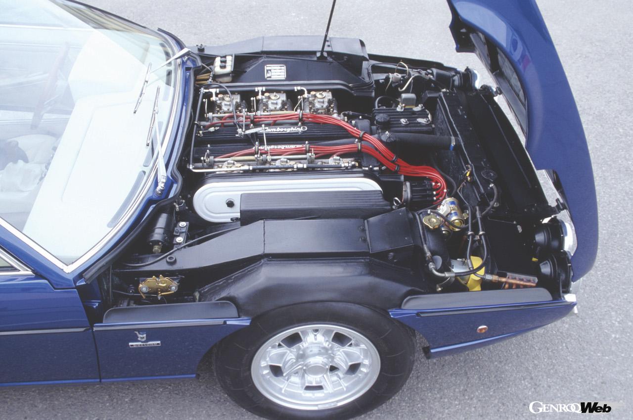 ランボルギーニ エスパーダのエンジンコンパートメント