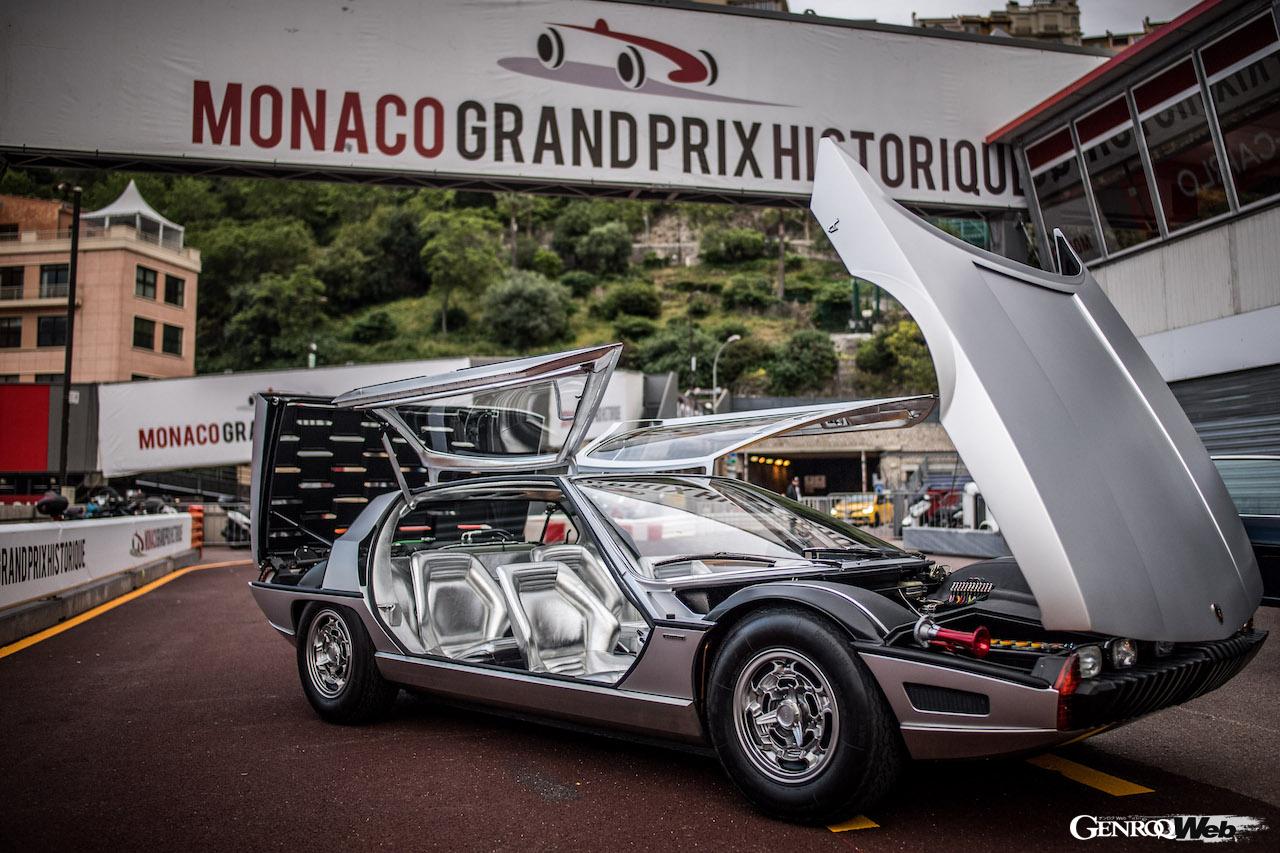 ランボルギーニ マルツァルのフロントビュー。ドア開