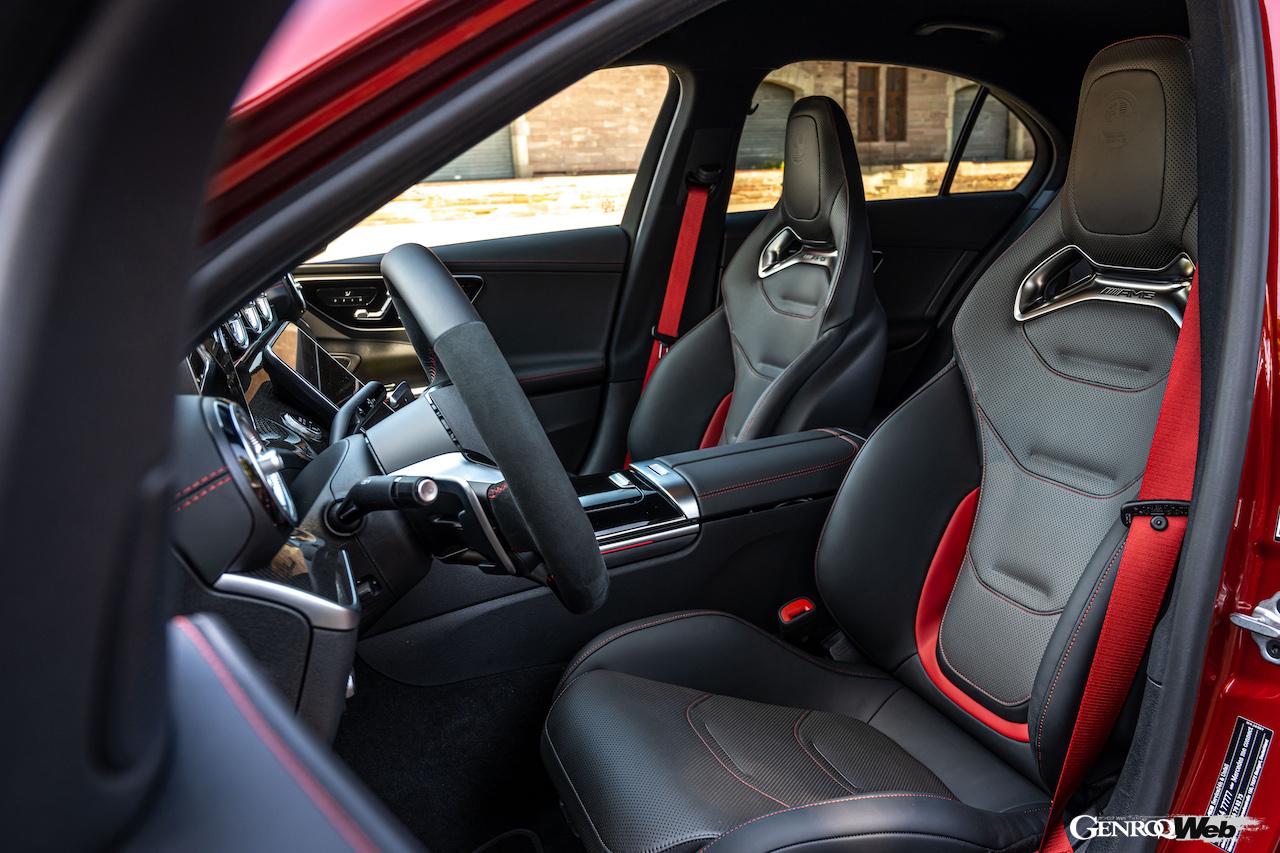 メルセデスAMG C43 4MATICのフロントシート