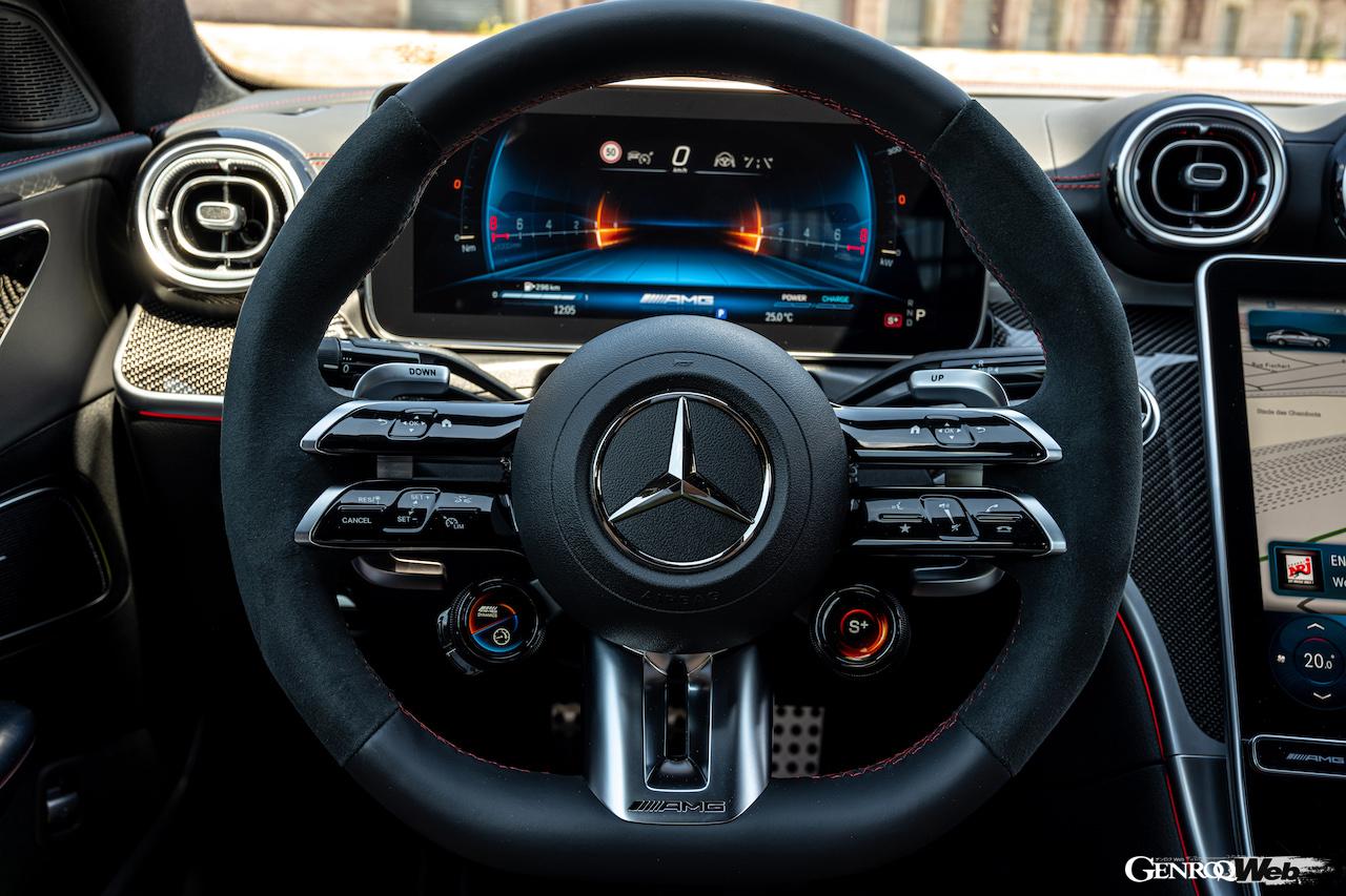 メルセデスAMG C 43 4MATICのメータークラスター