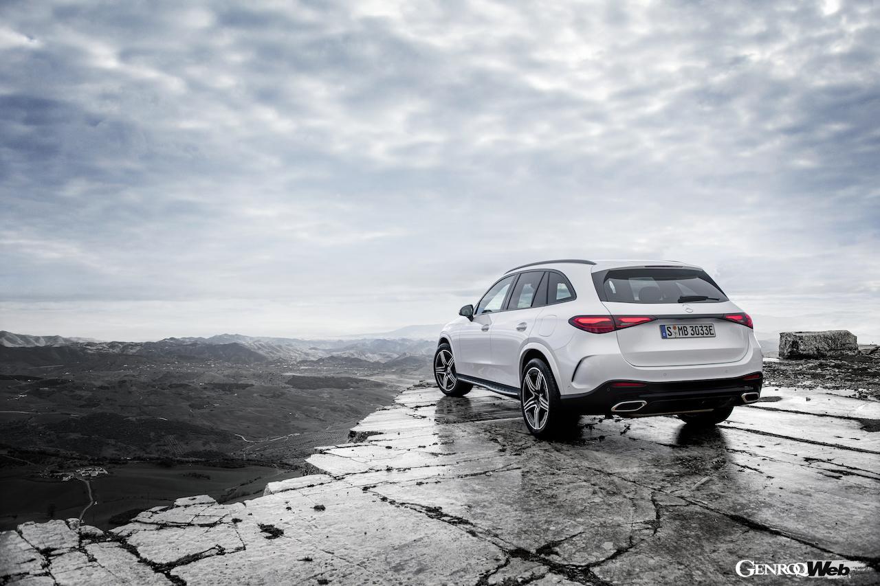 新型メルセデス・ベンツGLCのリヤスタイル