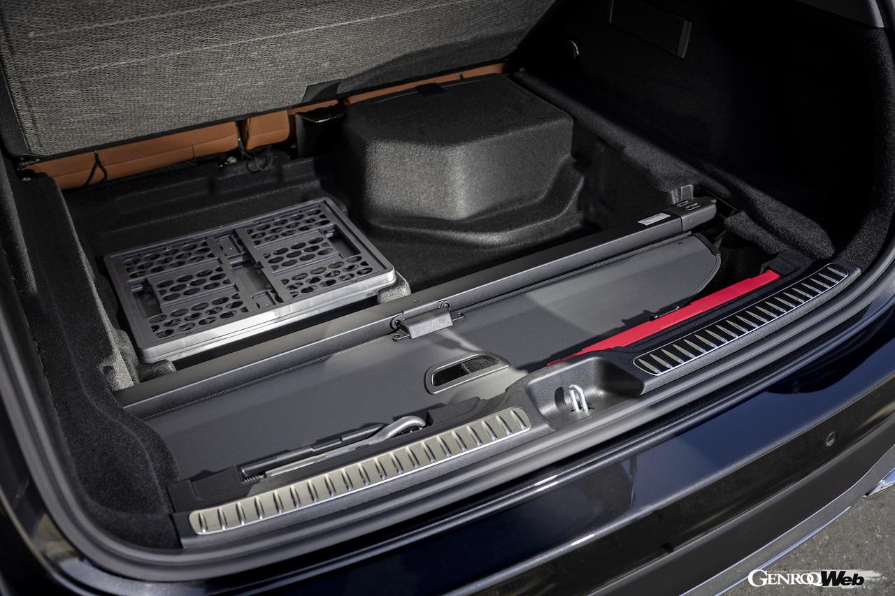 新型メルセデス・ベンツ GLC PHEVモデルのラゲッジコンパートメント