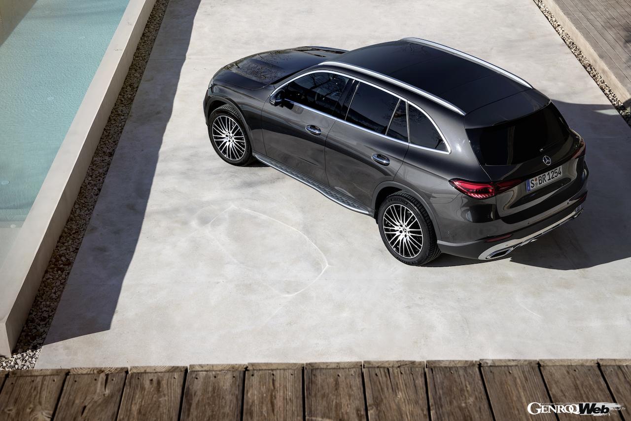 新型メルセデス・ベンツGLCのリヤビュー