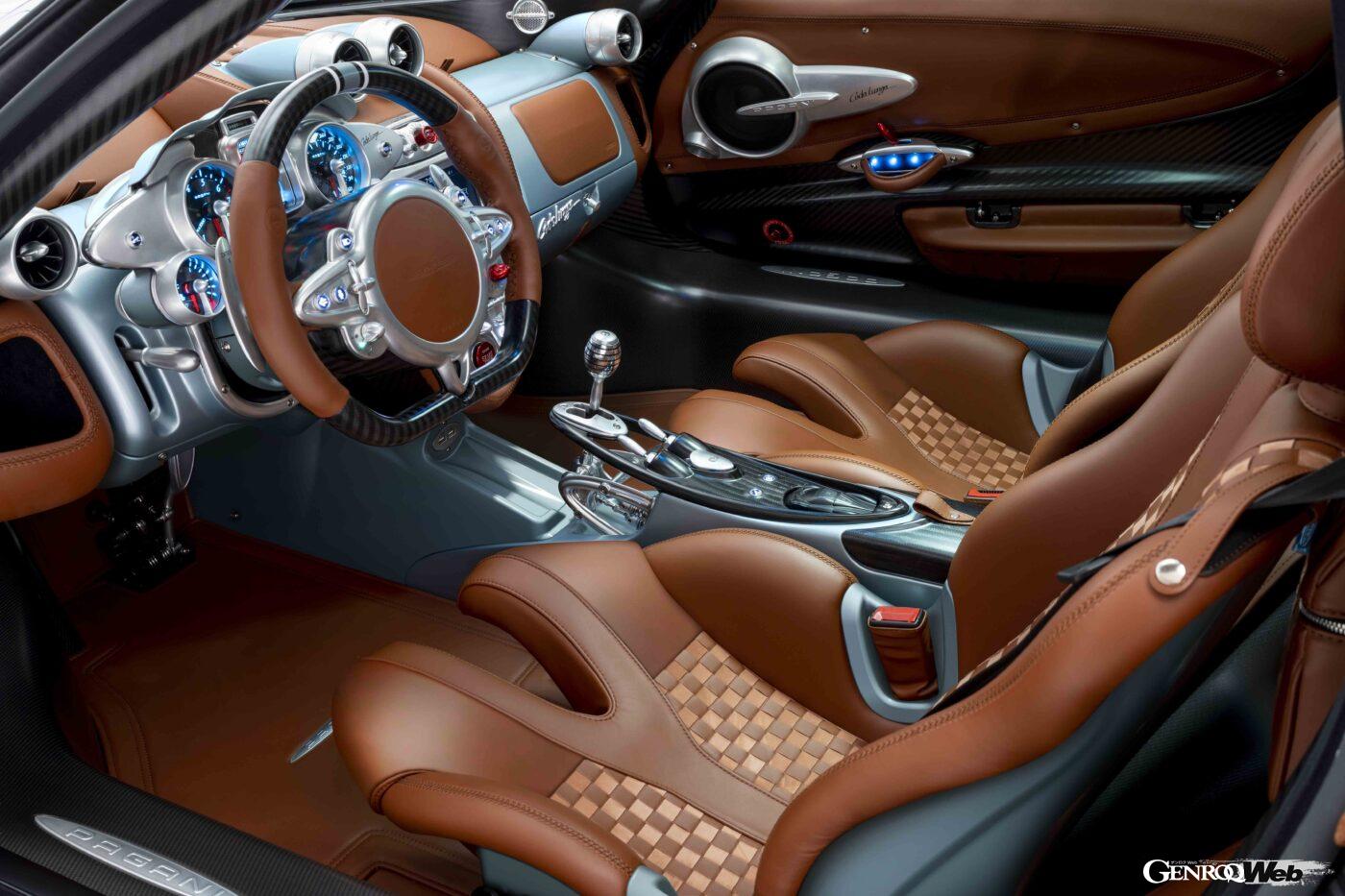 パガーニ ウアイラ コーダルンガのインテリア