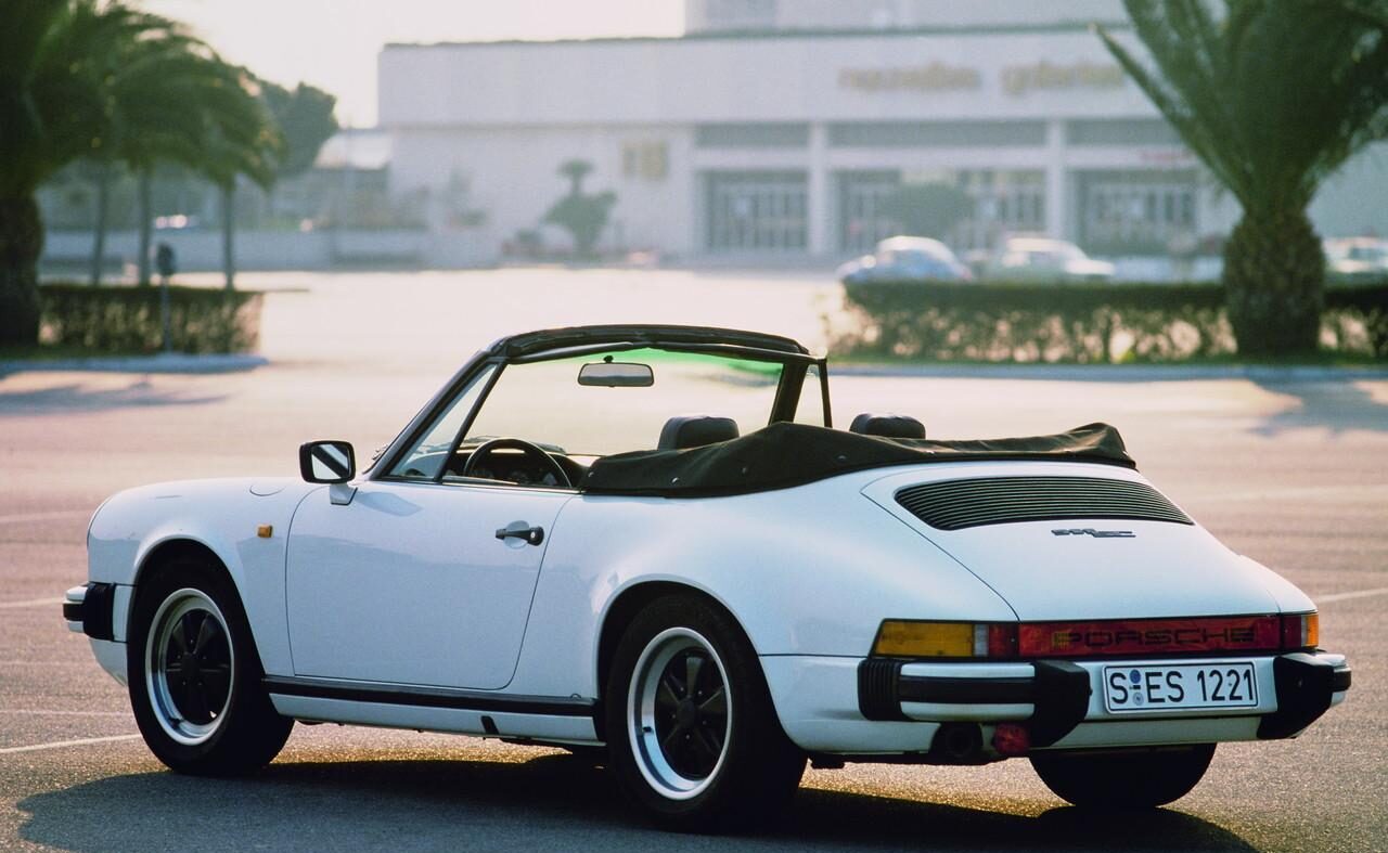 ポルシェ 911 カブリオレのリヤスタイル