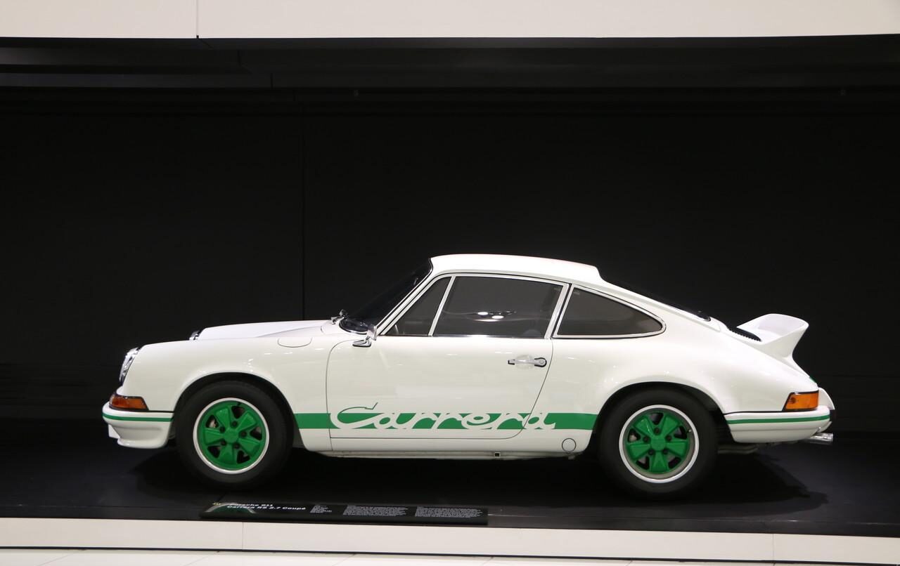 ポルシェ 911 カレラ RS 2.7のサイドビュー