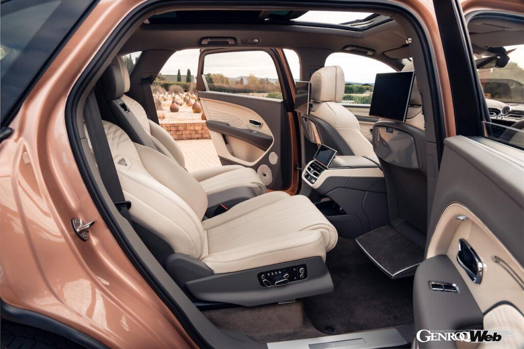 ベントレー ベンテイガ EWBのリヤシートに搭載された「エアラインシートスペシフィケーション」。