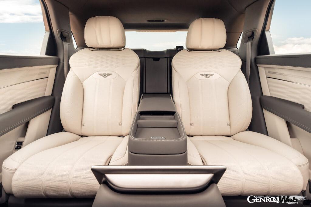 ベントレー ベンテイガ EWBのリヤシートに搭載された「エアラインシートスペシフィケーション」。