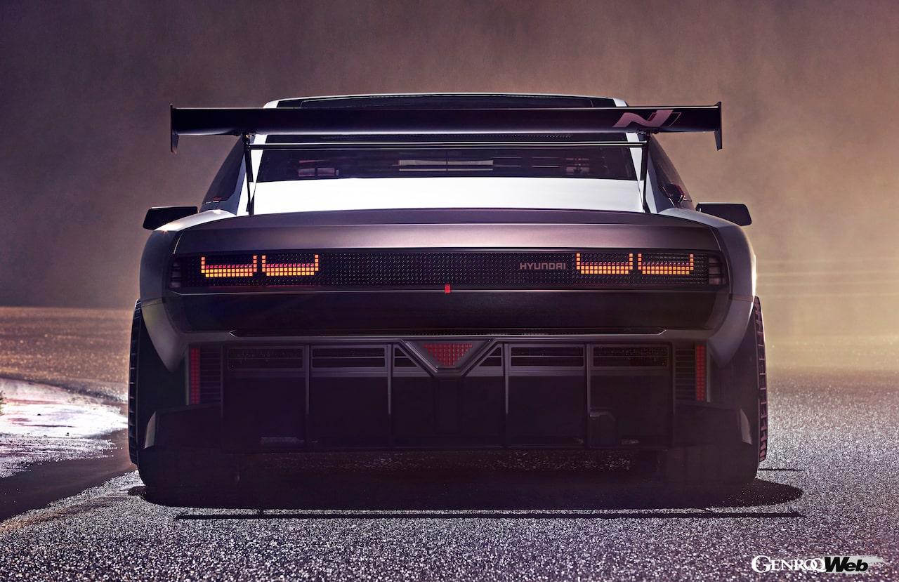 水素ハイブリッド「ヒョンデ N ビジョン 74」のエクステリア。