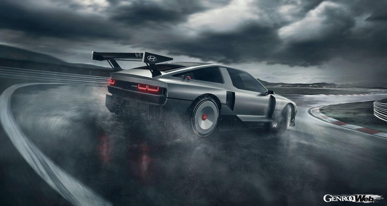 水素ハイブリッド「ヒョンデ N ビジョン 74」の走行シーン