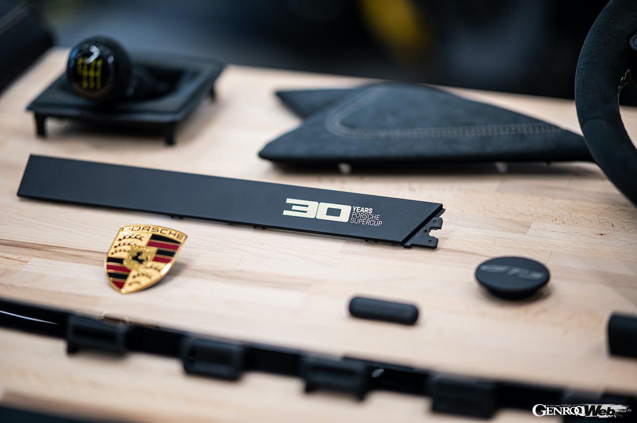 ポルシェ 911 GT3 - 30イヤーズ・オブ・ポルシェ・スーパーカップのインテリアパーツ。