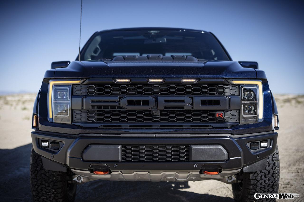 新型フォード F-150 ラプター Rのフロントビュー
