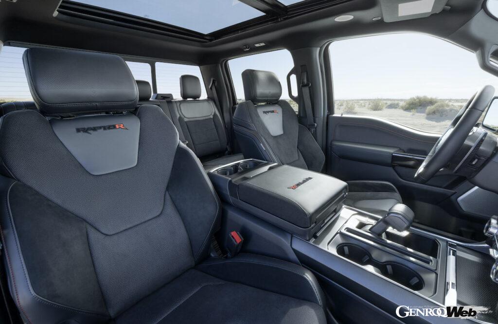最速・最強のピックアップトラック「フォード F-150 ラプター R」のインテリア。