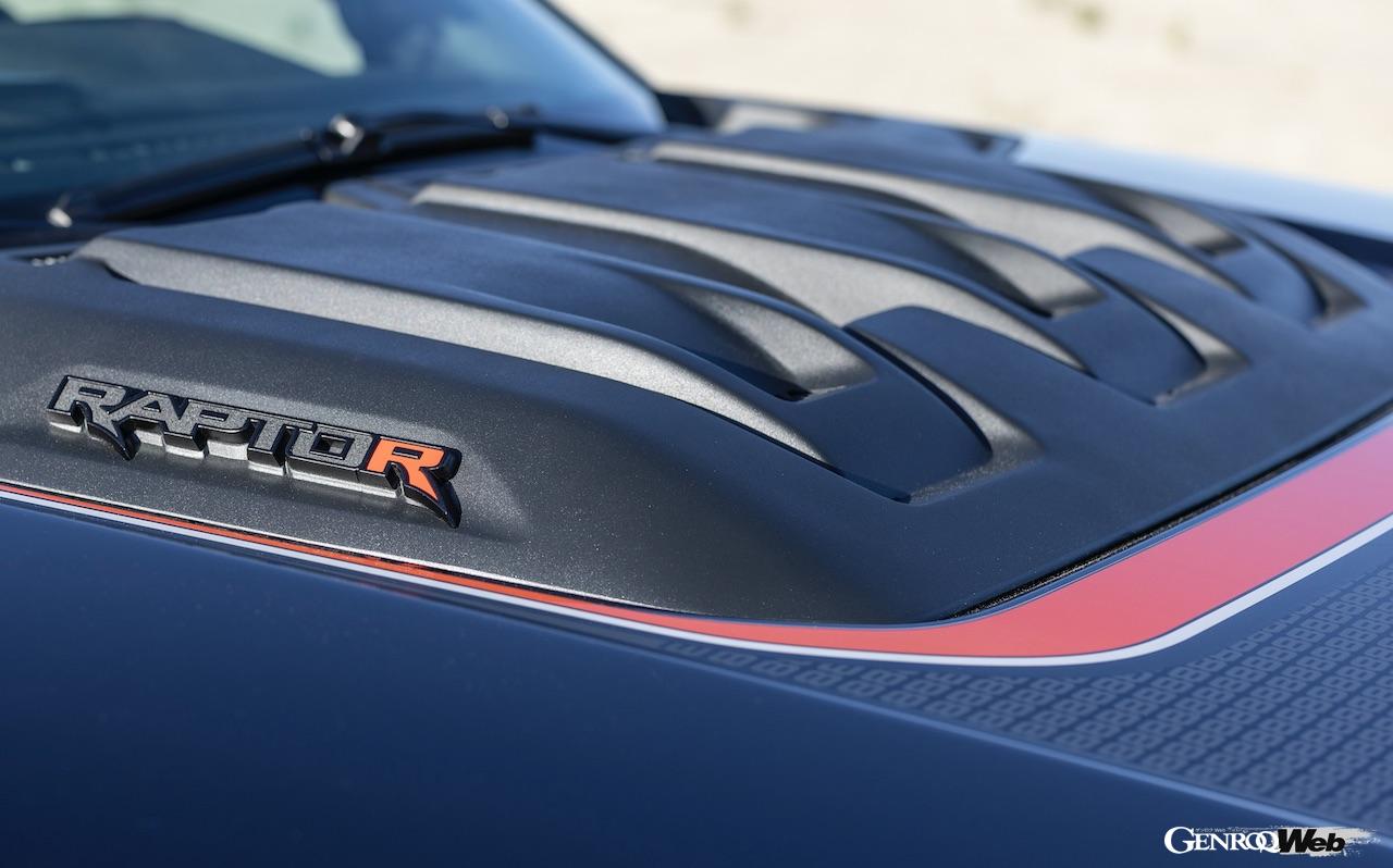新型フォード F-150 ラプター Rのボンネット