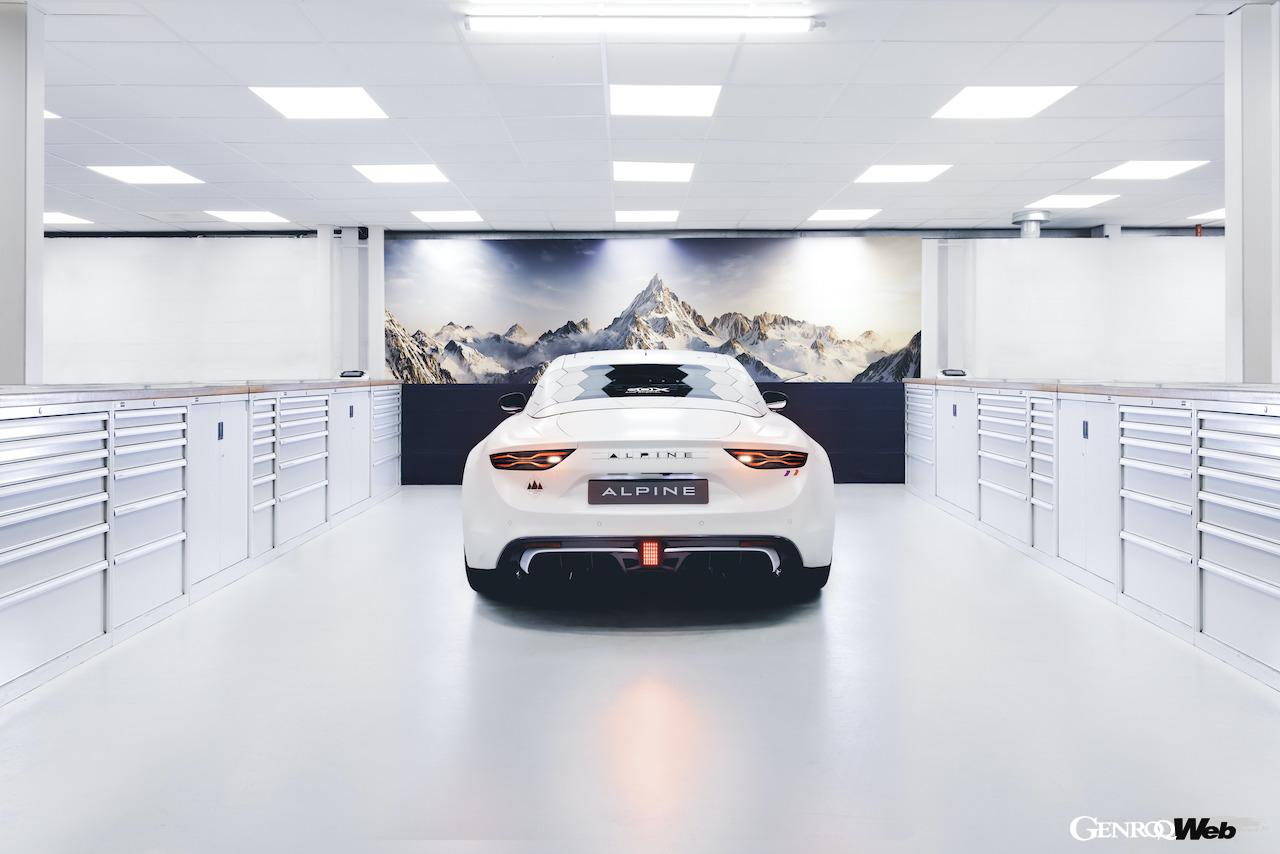 アルピーヌ初の電動モデルとして登場した「A110 E-ternite」のエクステリア。