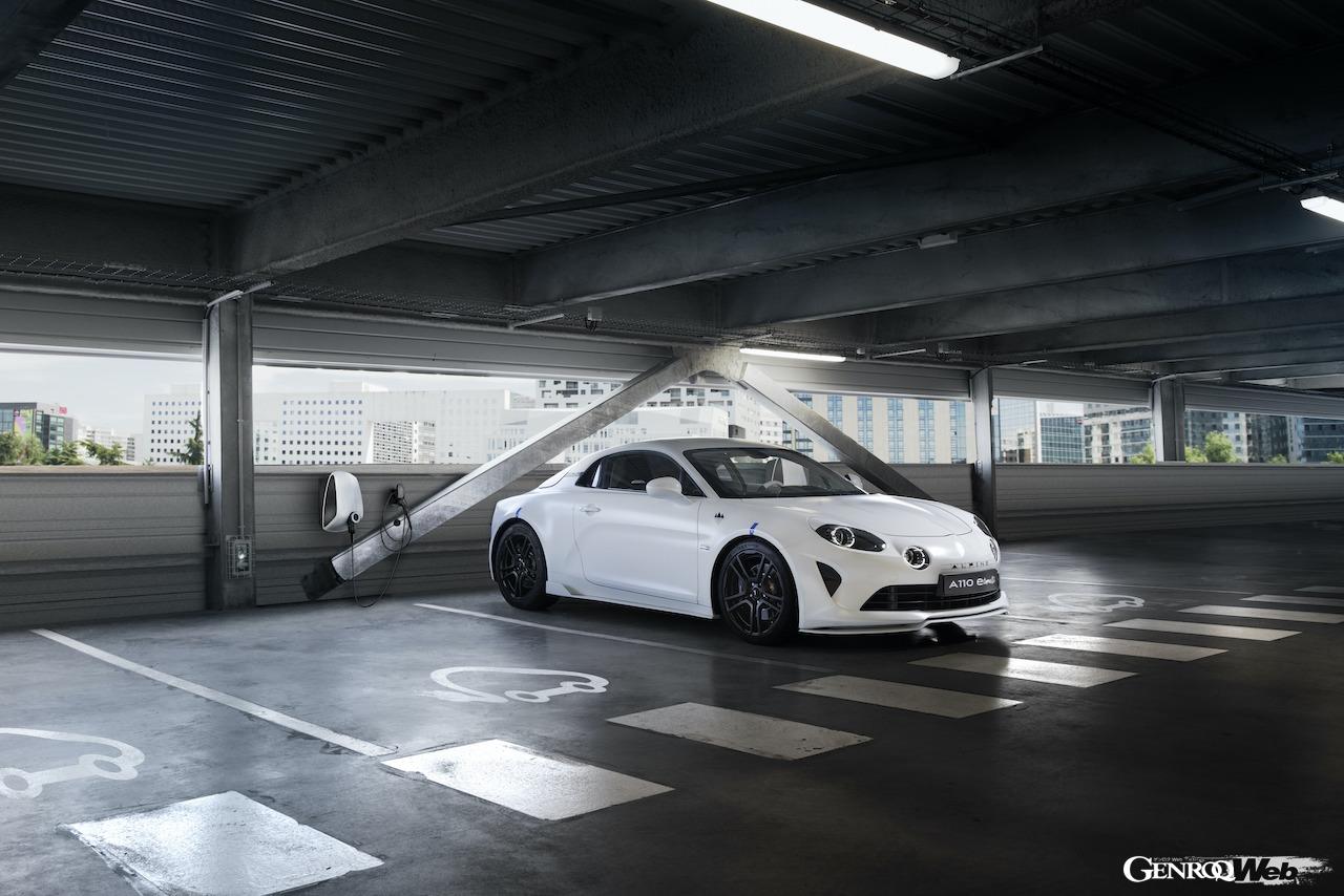 アルピーヌ初の電動モデルとして登場した「A110 E-ternite」のエクステリア。