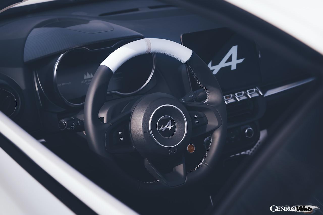 アルピーヌ初の電動モデルとして登場した「A110 E-ternite」のコクピット。