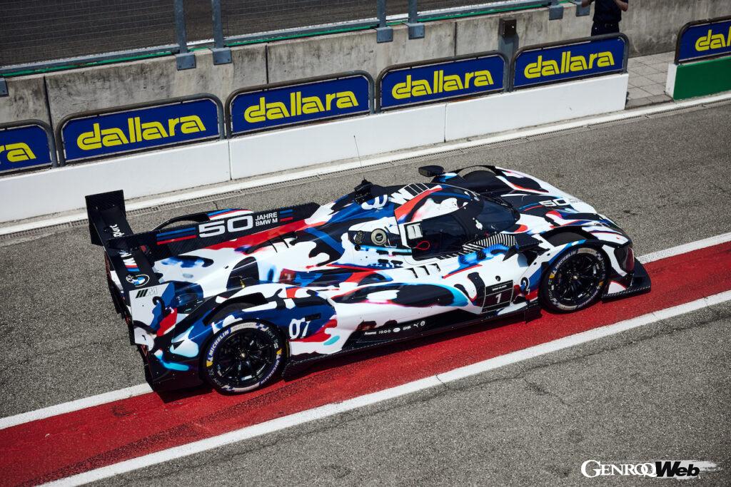 イタリアのヴァラーノ・デ・メレガリで精力的に走行を続ける、BMW M ハイブリッド V8。
