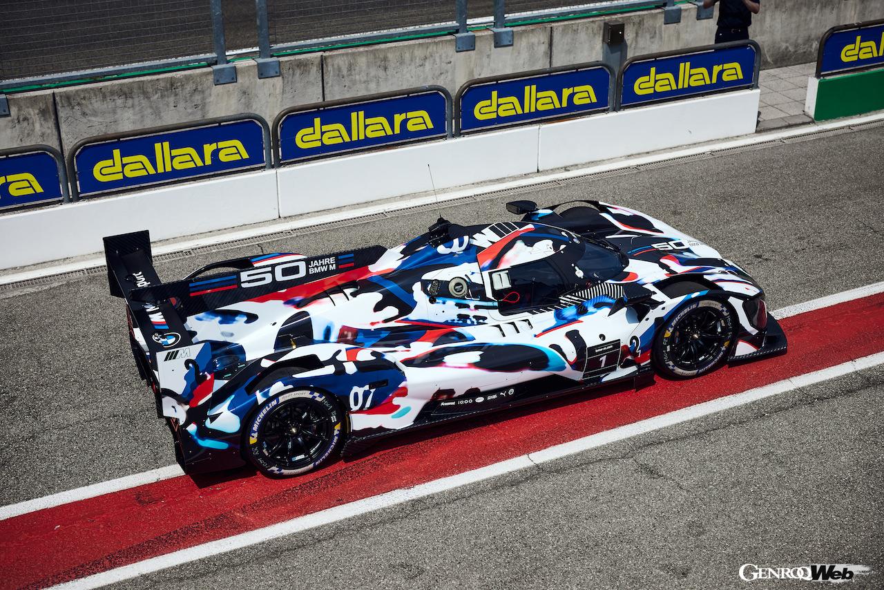 イタリアのヴァラーノ・デ・メレガリで精力的に走行を続ける、BMW M ハイブリッド V8。