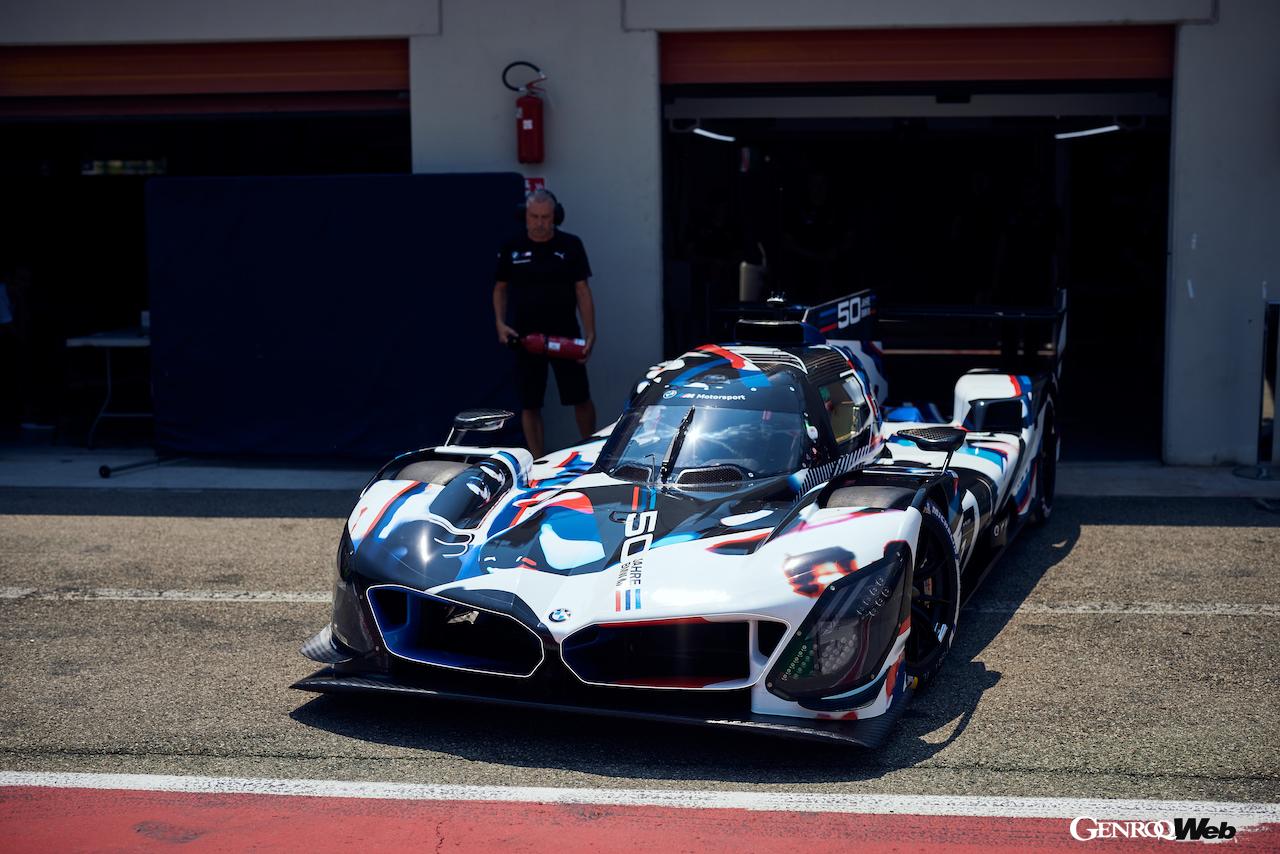 イタリアのヴァラーノ・デ・メレガリで精力的に走行を続ける、BMW M ハイブリッド V8。