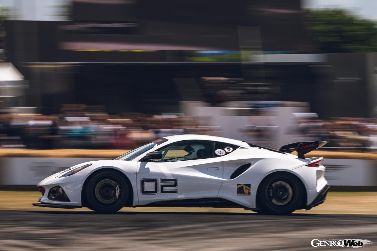 新たなる中核モデルとなるエミーラ。レース用のGT4仕様も用意される。