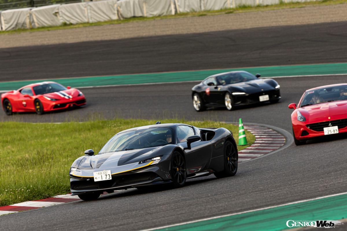 貴重なスペチアーレや現行モデルまで、数々のフェラーリが勇姿を披露。これほどのフェラーリが同時に走る姿を見る機会はないだろう。