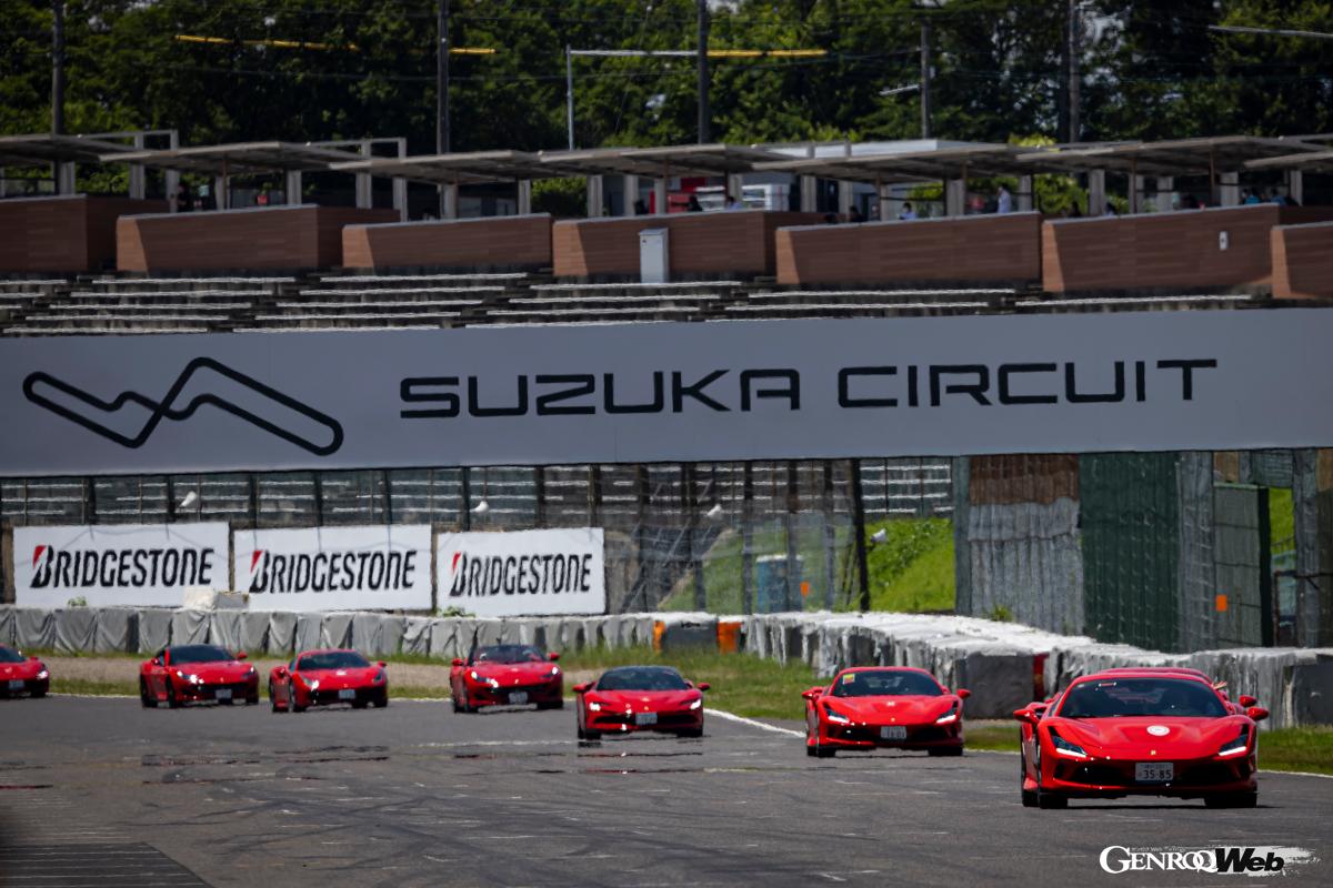 貴重なスペチアーレや現行モデルまで、数々のフェラーリが勇姿を披露。これほどのフェラーリが同時に走る姿を見る機会はないだろう。