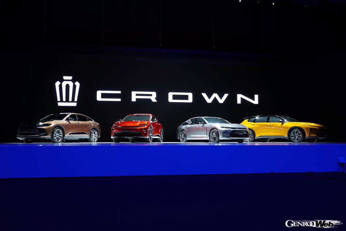 左からクロスオーバー、スポーツ、セダン、エステートという4車型が発表された16代目クラウン。まず最初に発売されるのはクロスオーバー