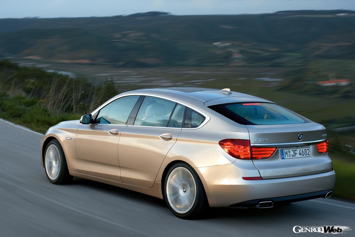 リヤはテールゲートでワゴンやSUVのような使い勝手を持っていた5シリーズグランツーリスモ。