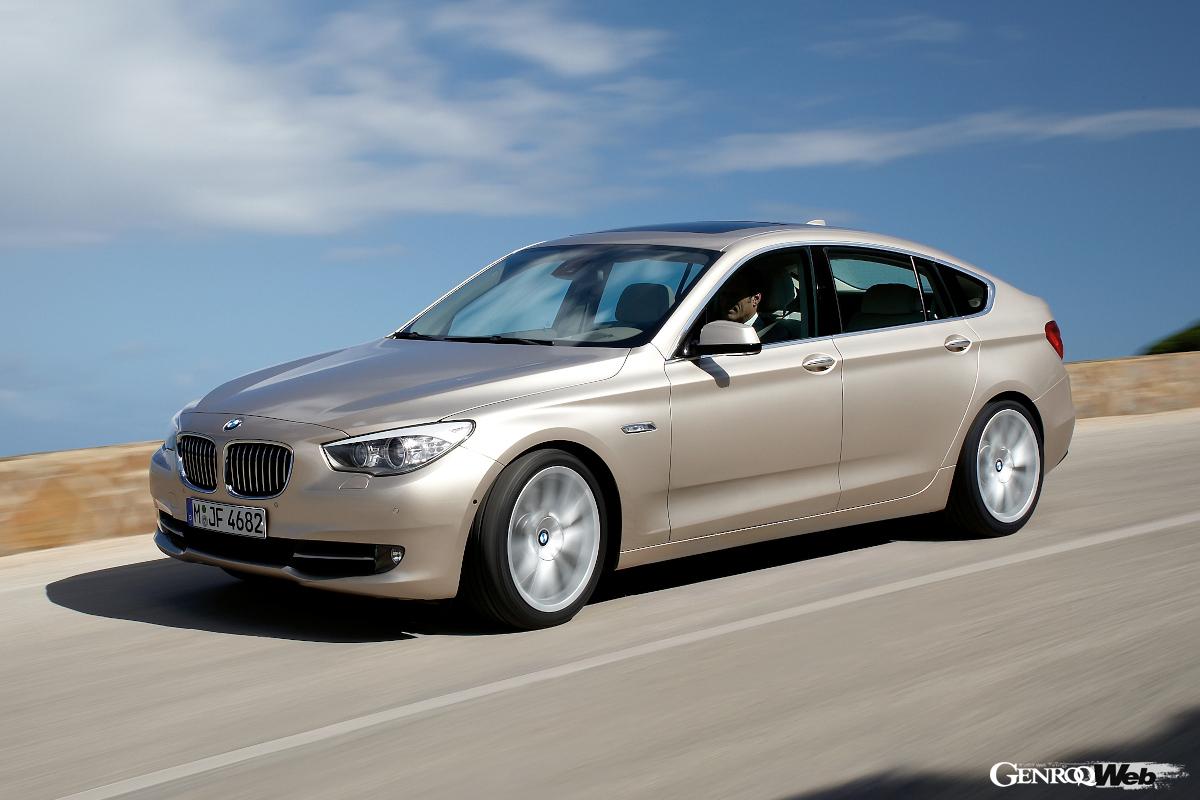 2009年に登場した5シリーズグランツーリスモ。わずかにタワーパーキングに入れない1559mmという全高。
