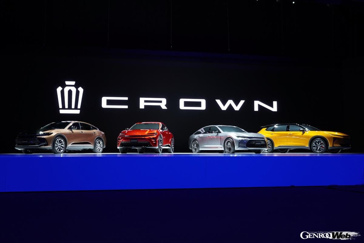 発表会場に並べられた新型クラウン。左からクロスオーバー、スポーツ、セダン、エステートと呼ばれる。