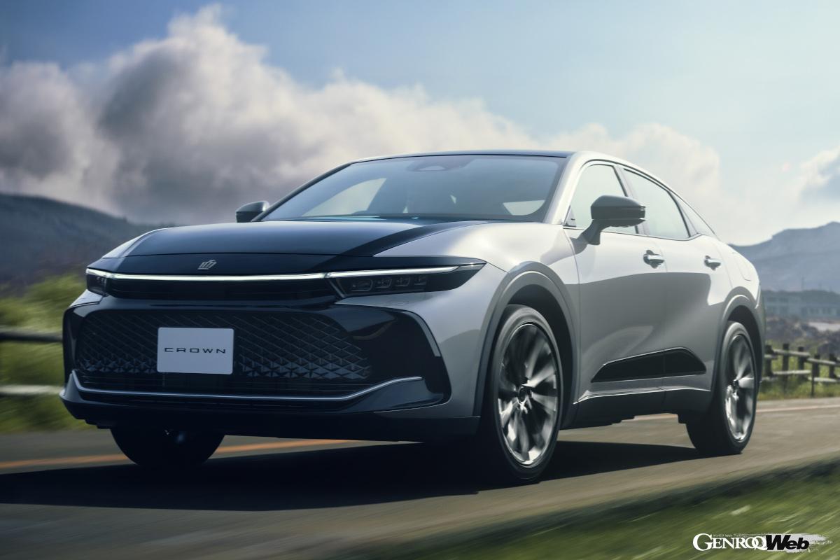 全長4930mm、全幅1840mm、全高1540mmの堂々たるサイズのクラウン クロスオーバー。ホイールベースは2850mmとなる。