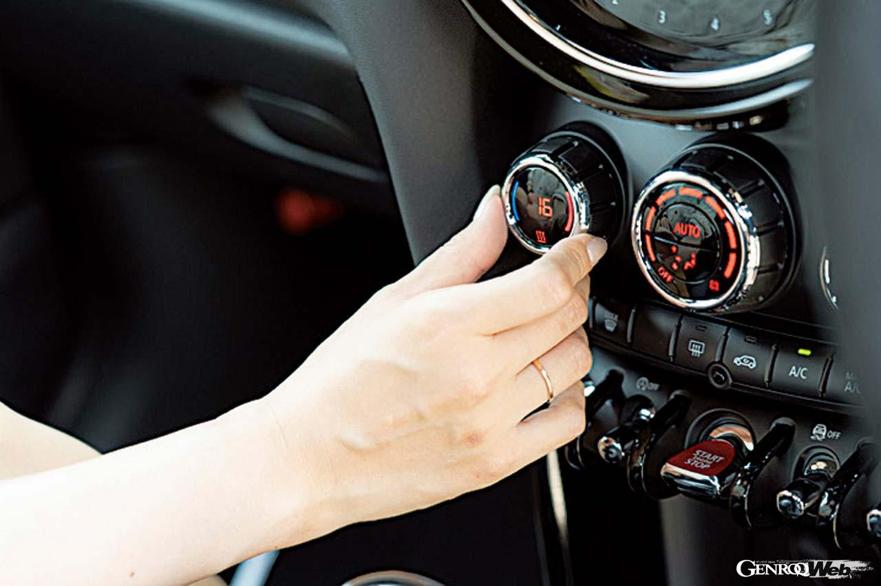 カワイイ！だけじゃないMINI JCWの意外な力強さに驚いたみおこと新木みおさん。エアコンの力強さもお気に入りのポイントである。