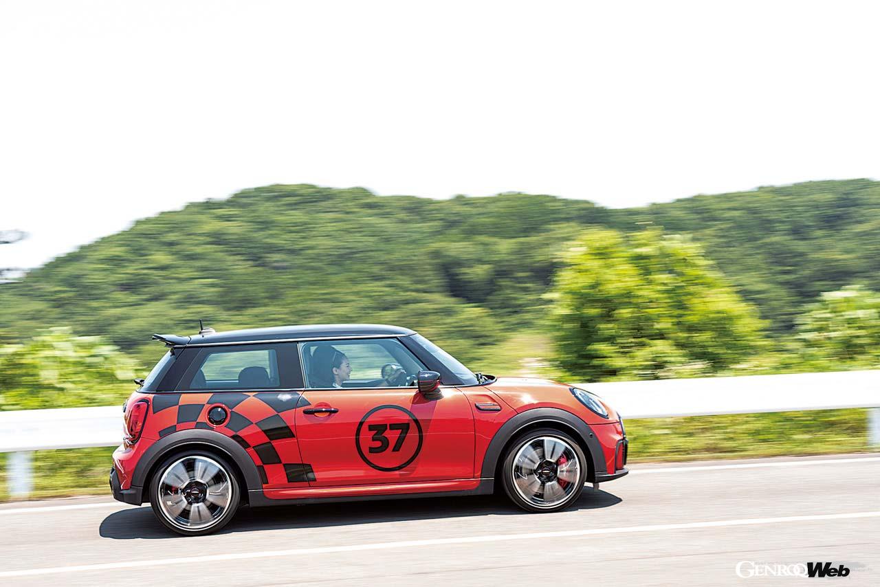 MINI JCWクラスのベースカー「MINI JCW」。