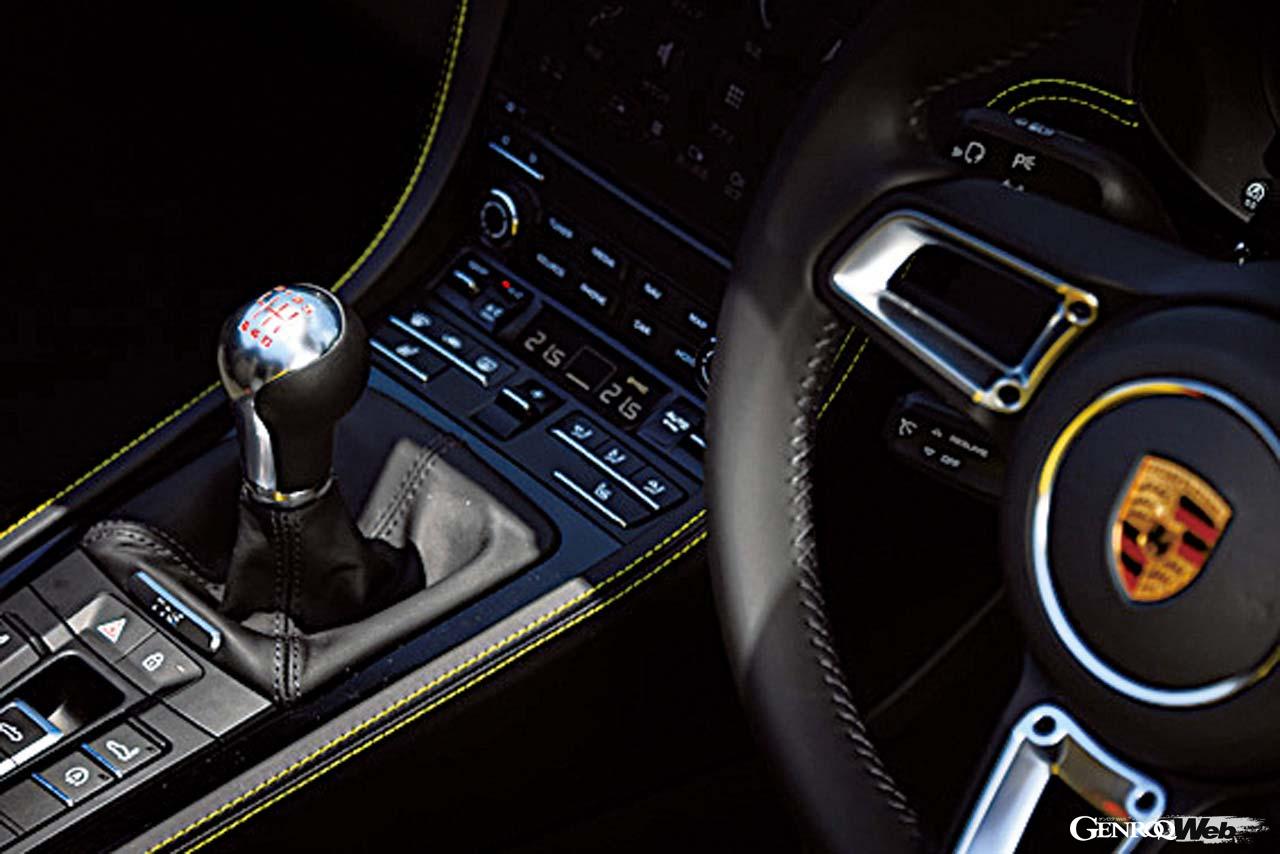 6速MTも選択できるのが魅力。MTは7速PDKよりも重量が30kg軽くなる。