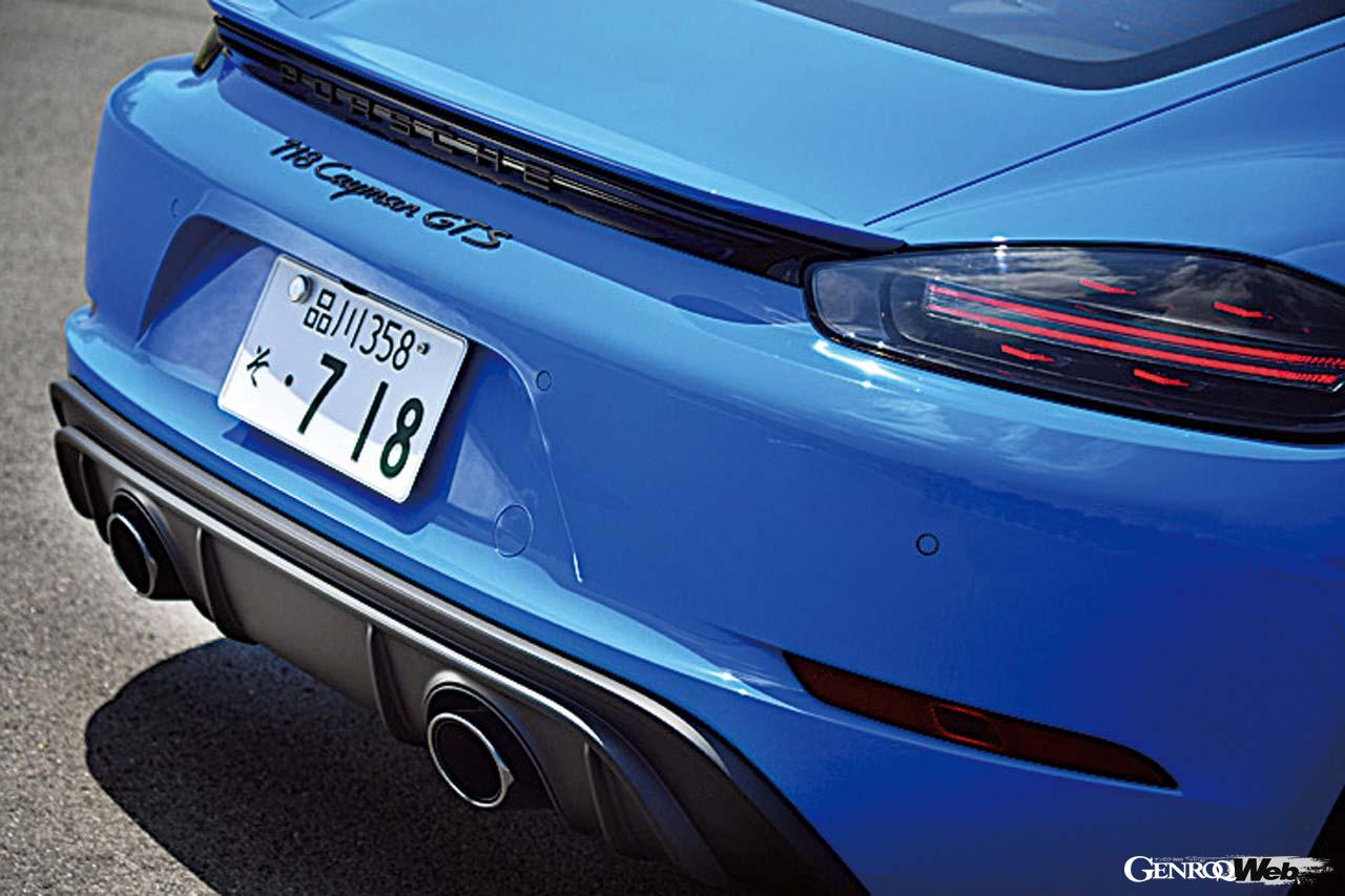 スポーツエキゾーストは左右の2本出し。自然吸気水平対向6気筒のレスポンスは抜群だ。