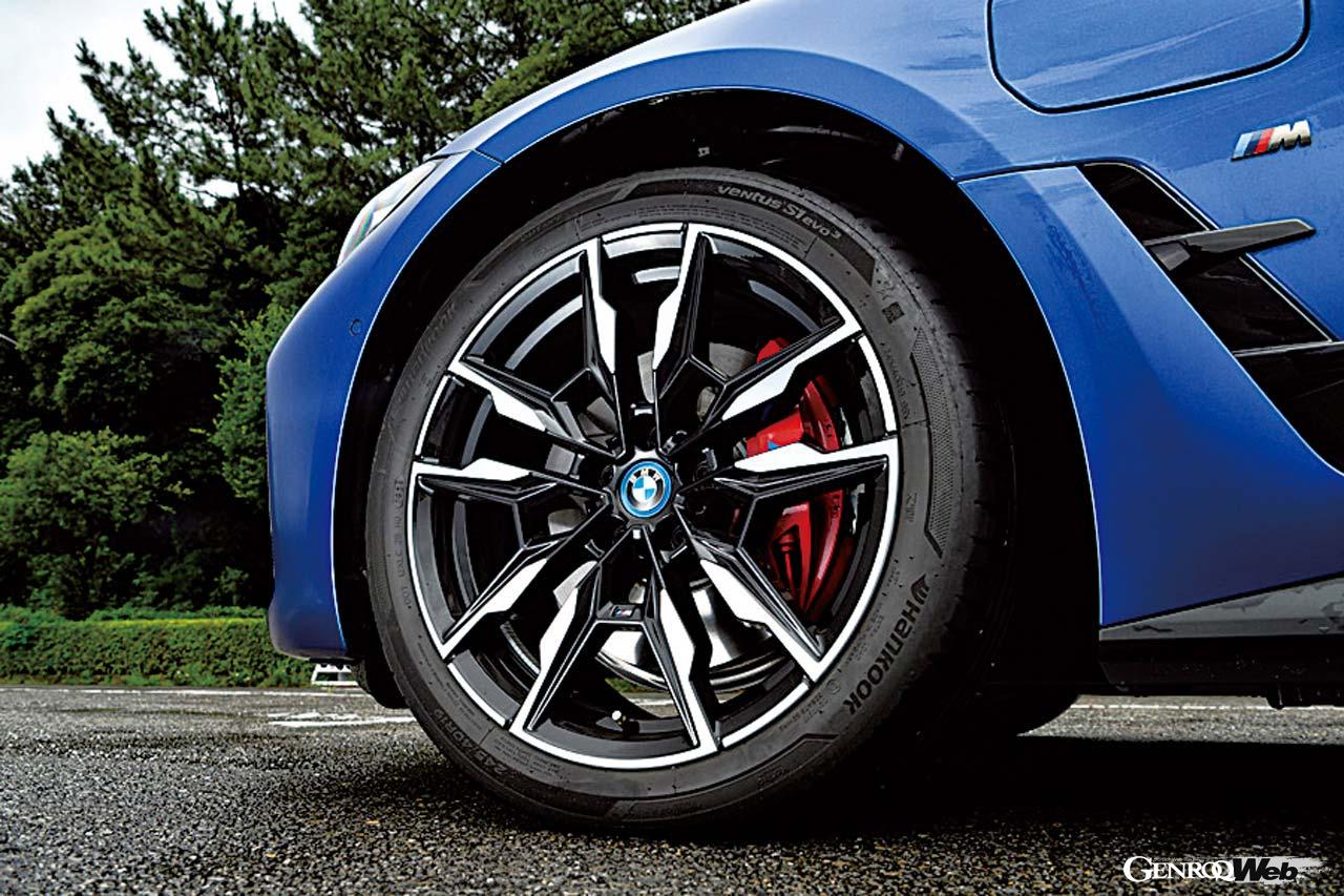 i4はシングルモーターのeDrive40と、2モーターを搭載するM50の2ラインナップ。