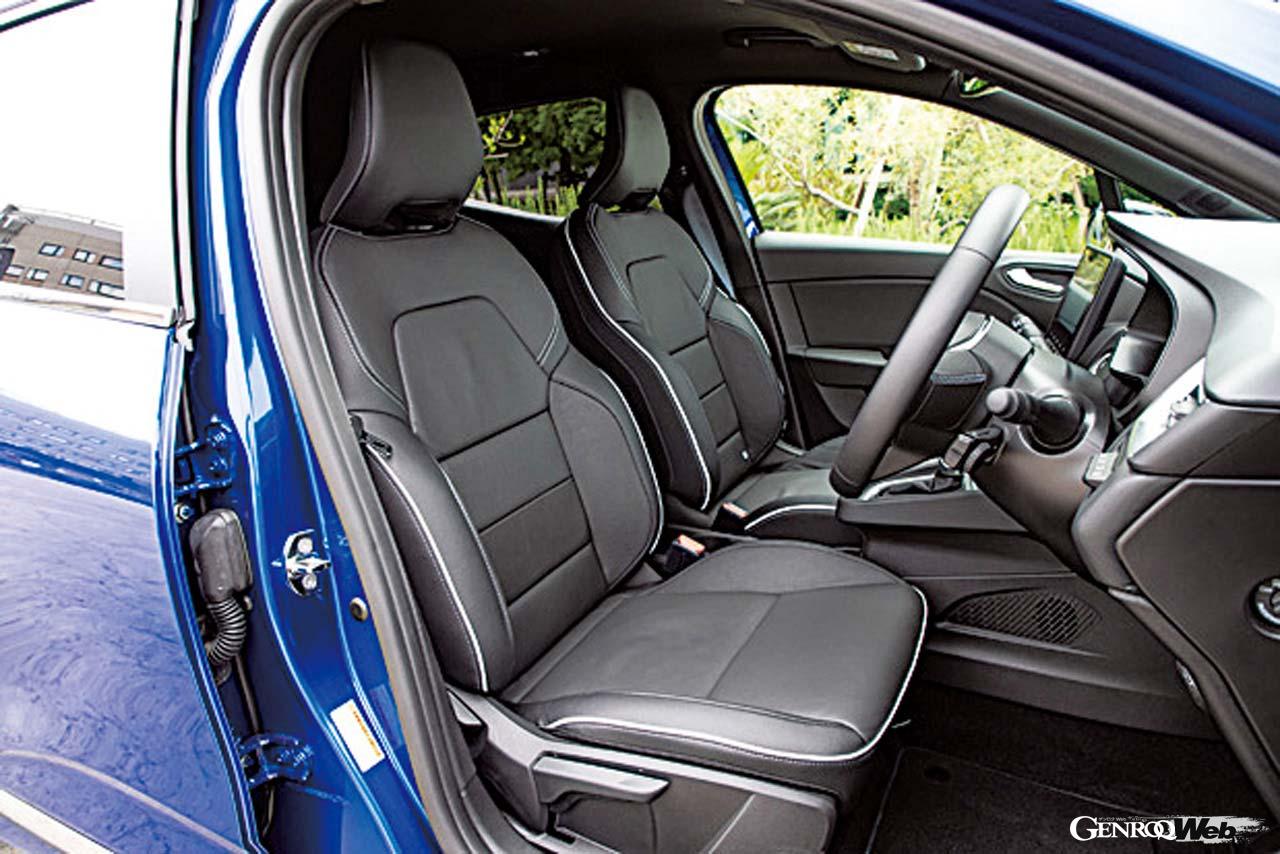 試乗車にはオプションのレザーパック(15万円)が装着されていた。シートヒーター付きレザーシートが備わる。