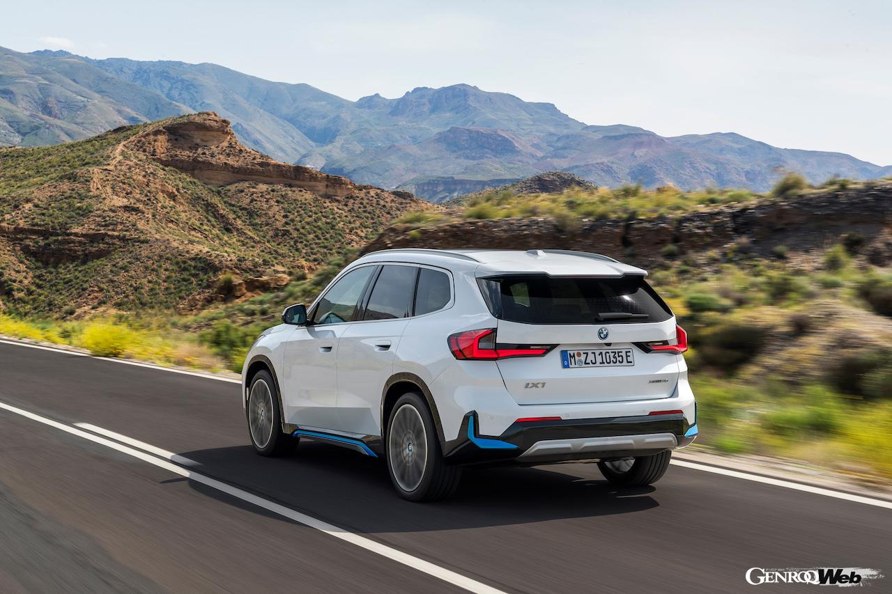 BMW iX1の走行シーン