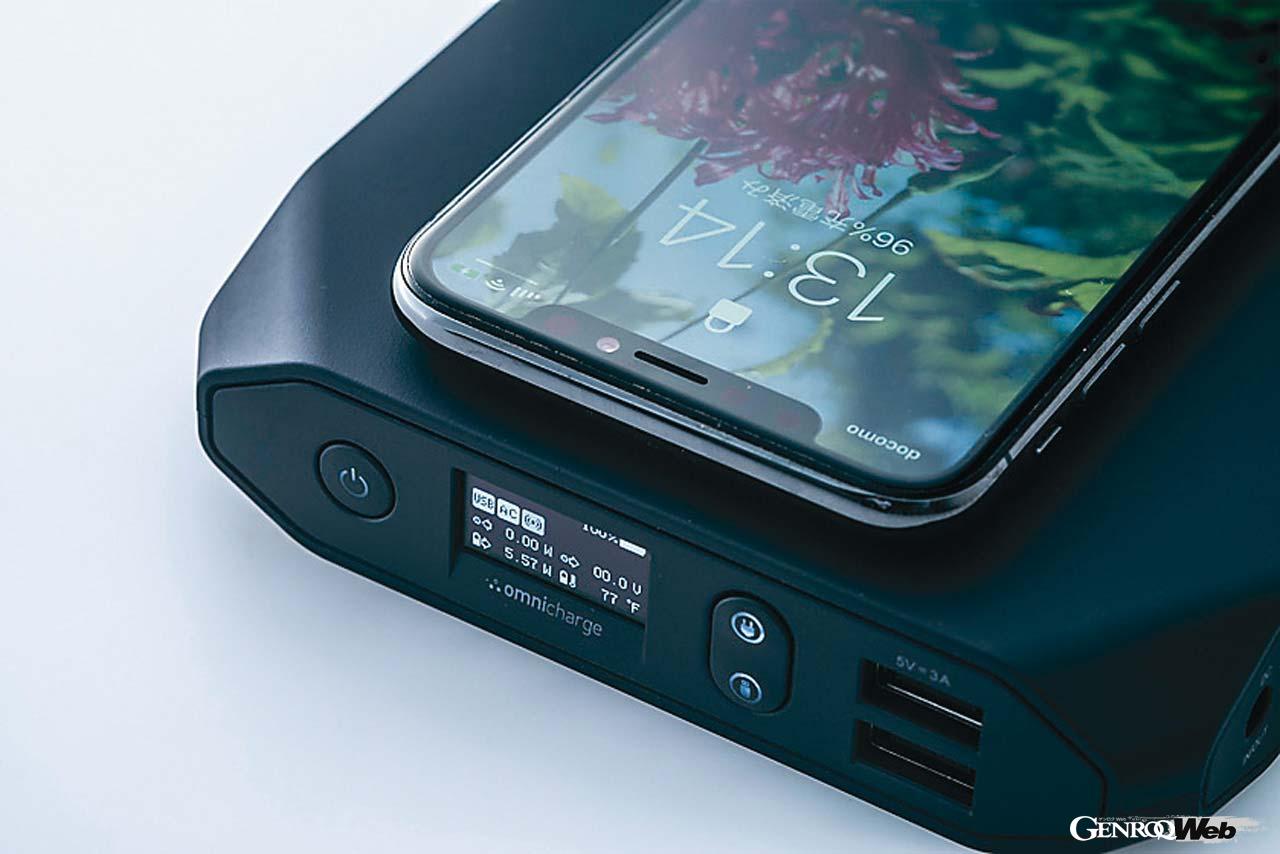 ワイヤレス充電に対応したデジタルガジェットも充電可能だ。USB-A、USB-Cからの充電に頼らなくても、いざというとき使えるワイヤレス充電はありがたい機能のひとつ。
