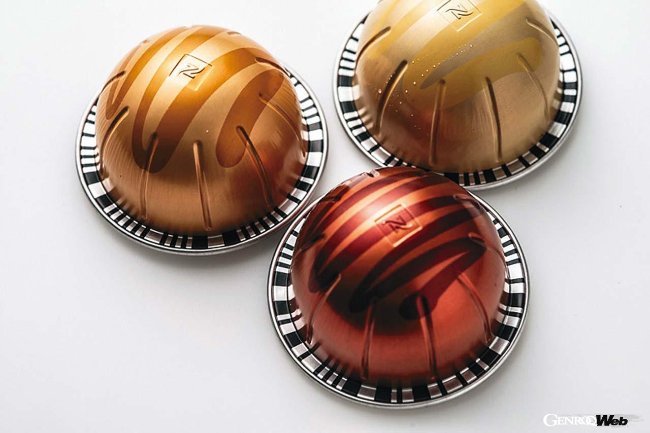 ヴァーチュオはカプセル周囲のバーコードを読み取り、コーヒーごとに異なる抽出設定(カップサイズ、回転数、注入湯量、湯温、蒸らし時間)を自動調整してくれる。